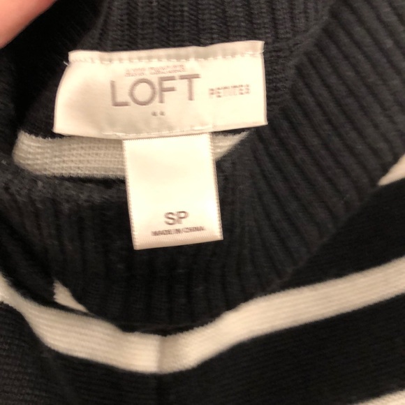 Knit stipe skirt. - Picture 4 of 4